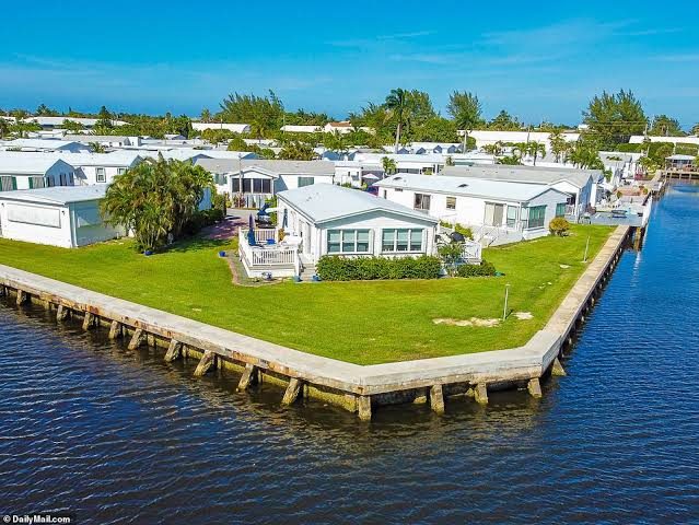 Briny Breezes, Florida